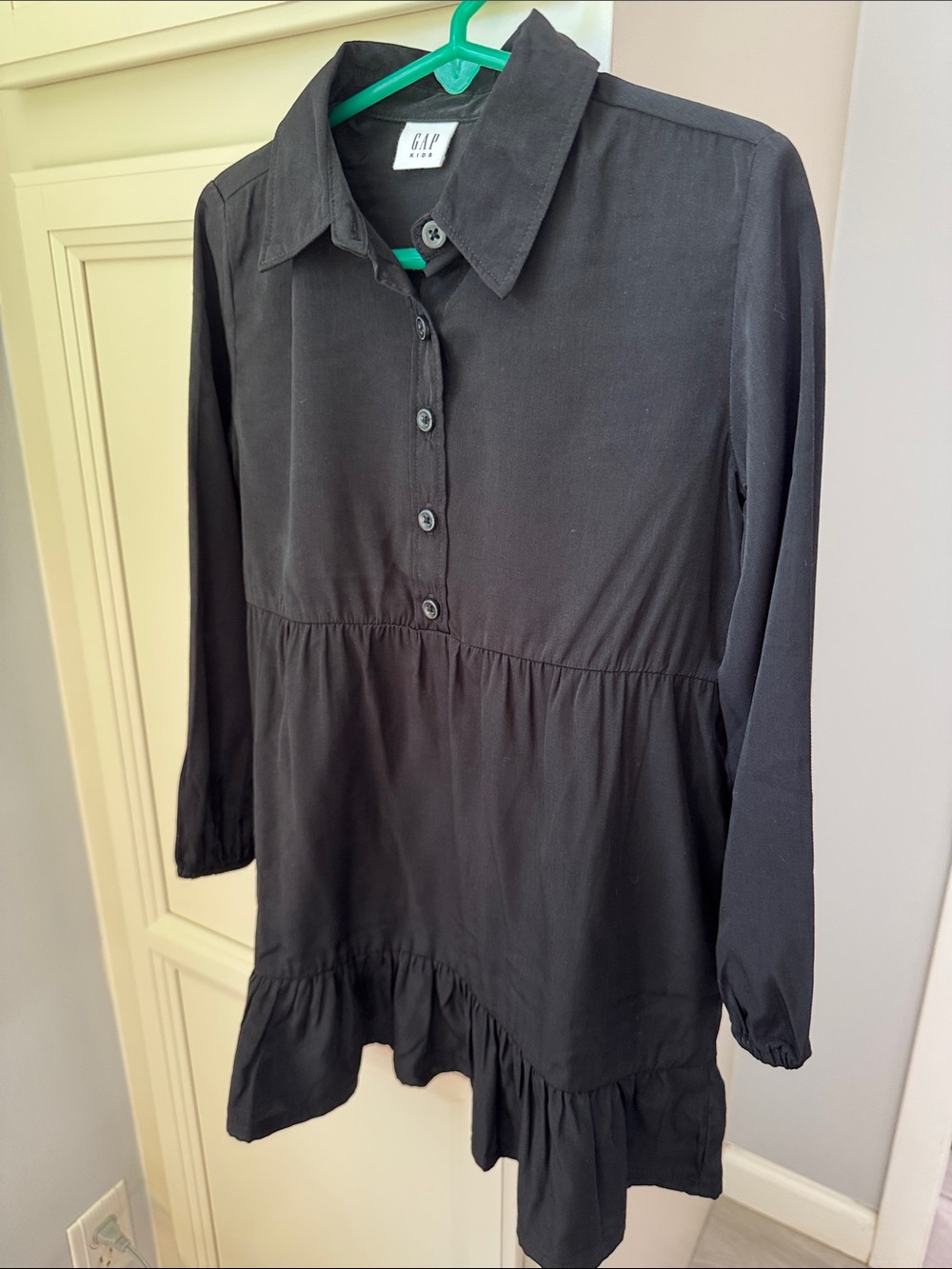 GAP Black Long-Sleeve Tiered with Button Placket. Girls xs is 5-6 toddler